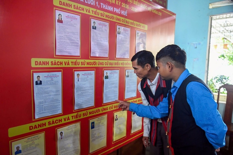 Người dân TP. Huế bày tỏ sự quan tâm, kỳ vọng vào cuộc bầu cử lần này, mong muốn lựa chọn được những đại biểu có năng lực, tâm huyết, góp phần xây dựng chính quyền ngày càng vững mạnh, thúc đẩy sự phát triển kinh tế-xã hội của địa phương (Ảnh: Lê Hoàng)