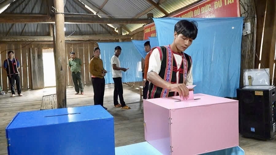 (Bài PV) Bầu cử sớm ở ngôi làng biệt lập trên đỉnh núi Konhlon 5