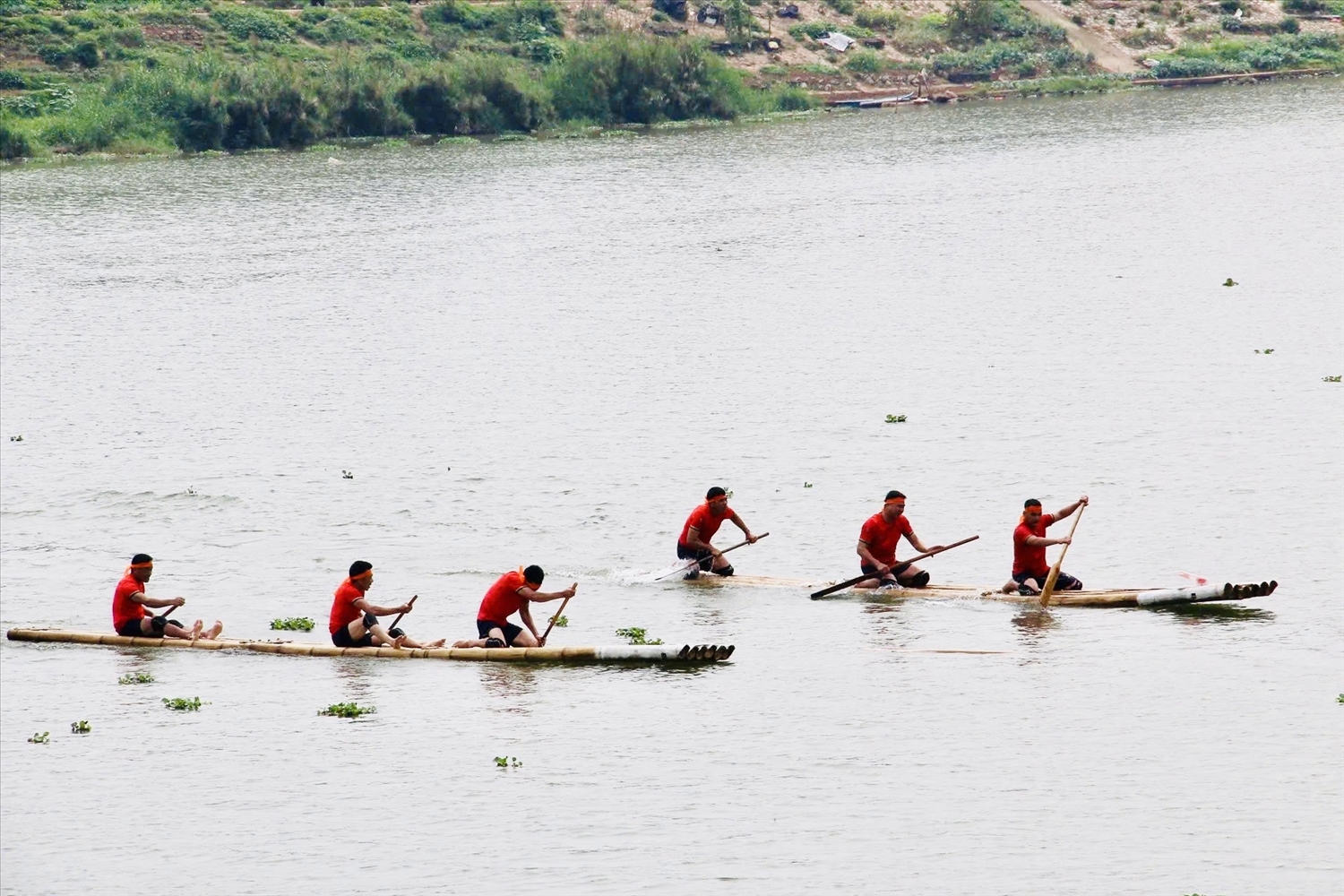 Các đội tranh tài quyết liệt trước khi về đích