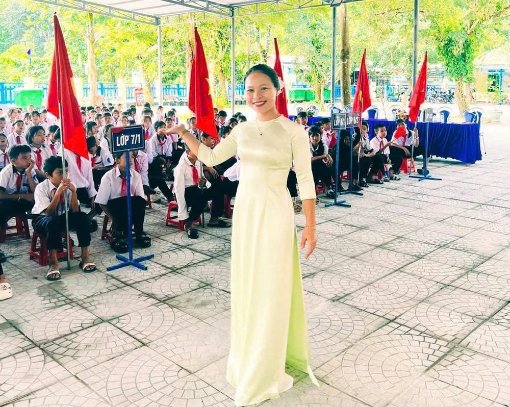 Cô giáo Đinh Thị Mia mong muốn đưa tiếng nói đến nghị trường nhằm phát triển giáo dục vùng cao. (Ảnh NVCC)