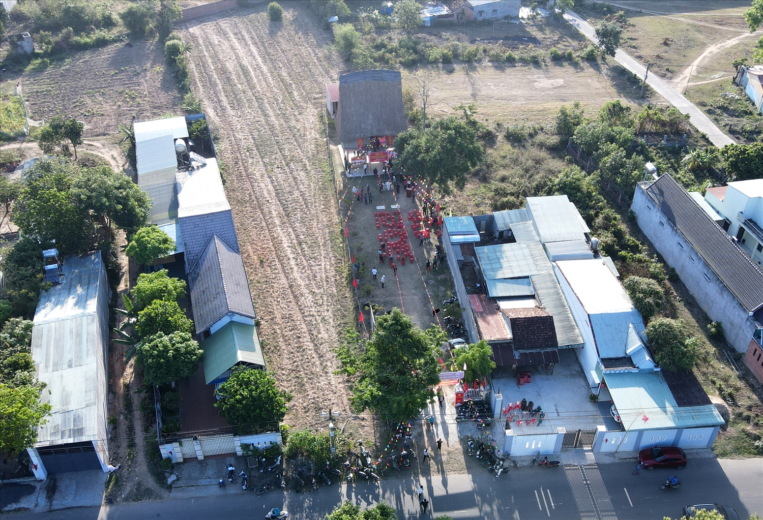 Điểm bỏ phiếu số 1, thôn Kon Rờ Bàng 1, xã Ngọc Bay.