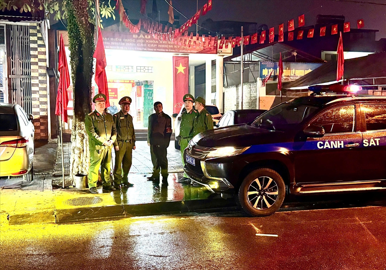 Cán bộ, chiến sĩ Cảnh sát trật tự, Cảnh sát 113 Phòng Cảnh sát QLHC về TTXH Công an tỉnh Tuyên Quang tuần tra, bảo đảm an ninh trật tự tại khu vực bỏ phiếu trước thềm Cuộc bầu cử đại biểu Quốc hội khóa XVI và đại biểu HĐND các cấp nhiệm kỳ 2026ĐND các cấp nhiệm kỳ 2026 - 2031.–2031.