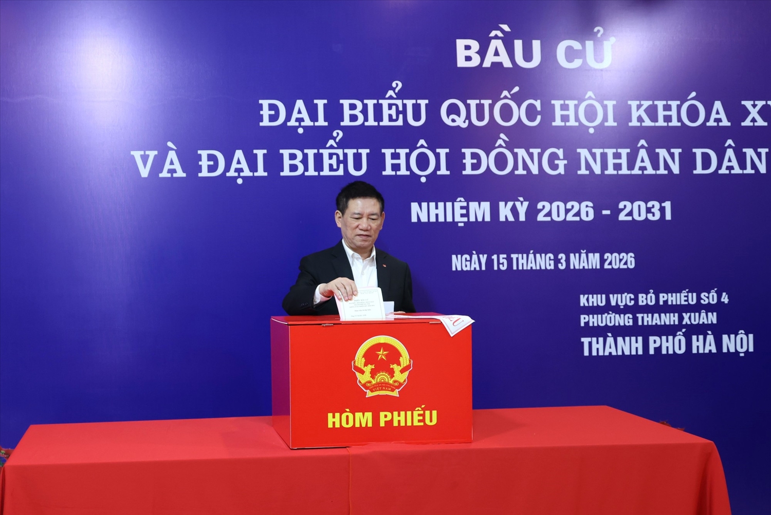 Phó Thủ tướng Chính phủ Hồ Đức Phớc bỏ phiếu tại Khu vực bỏ phiếu số 4, phường Thanh Xuân, Thành phố Hà Nội - Ảnh: VGP/Trần Mạnh