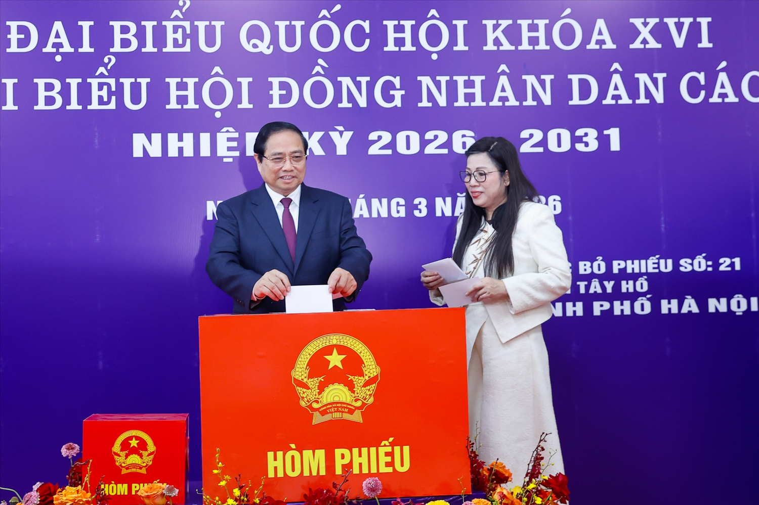 Thủ tướng Phạm Minh Chính cùng Phu nhân bỏ phiếu bầu đại biểu Quốc hội khóa XVI và HĐND các cấp nhiệm kỳ 2026-2031 - Ảnh: VGP/Nhật Bắc