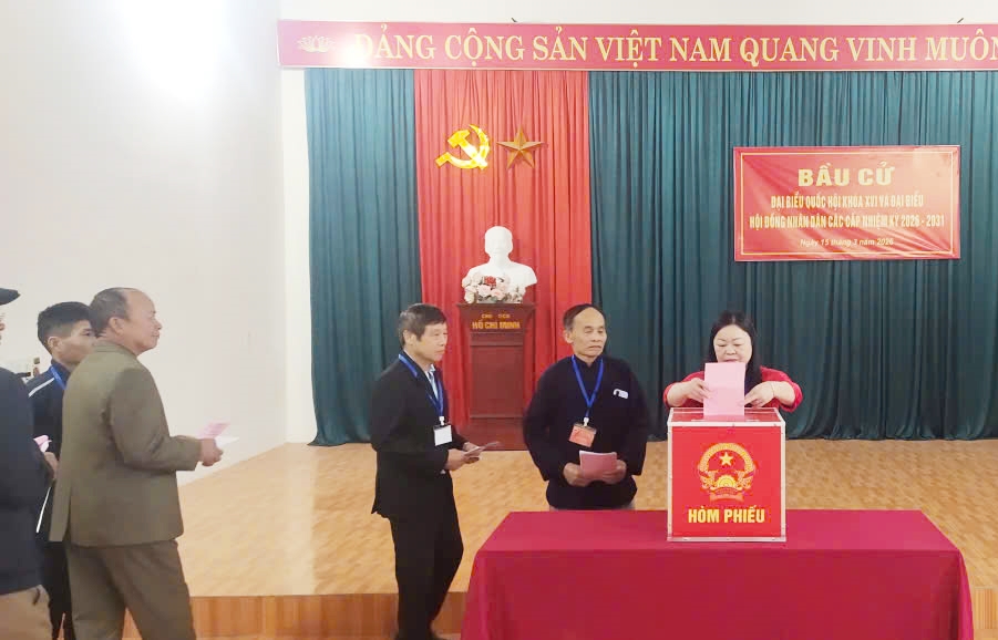 Đồng bào các dân tộc các địa phương nô nức đi bầu cử 9