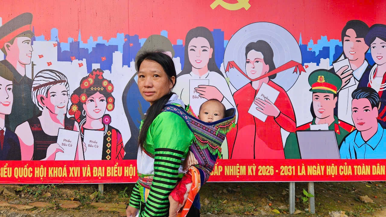 Đồng bào các dân tộc các địa phương nô nức đi bầu cử