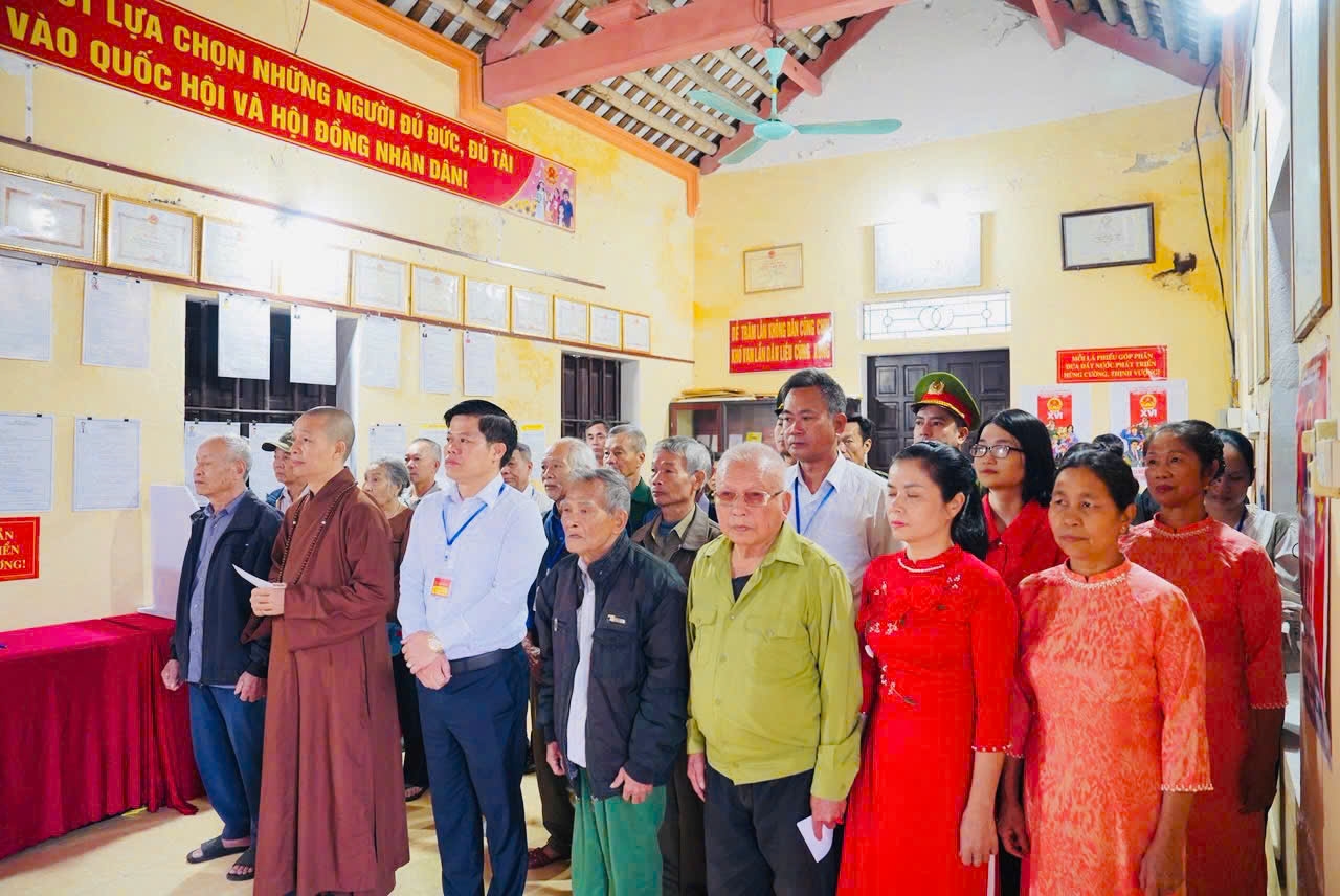 Đồng bào các tôn giáo trên địa bàn tỉnh Khánh Hòa tham gia bỏ phiếu bầu cử đại biểu Quốc hội khóa XVI và đại biểu HĐND các cấp nhiệm kỳ 2026-2031 (Ảnh: Lê Phương)