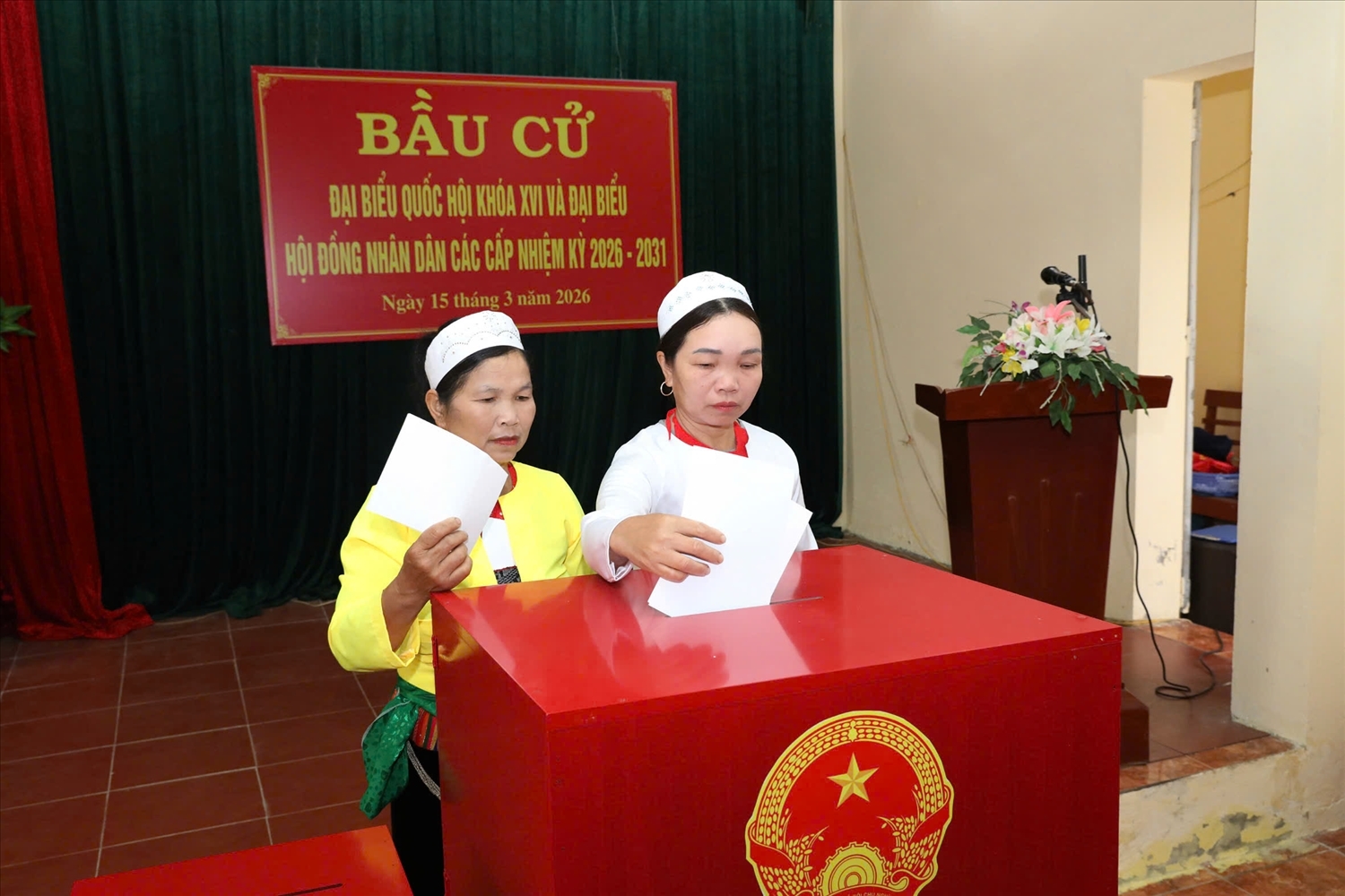 Đồng bào dân tộc tại các địa phương nô nức đi bầu cử 22