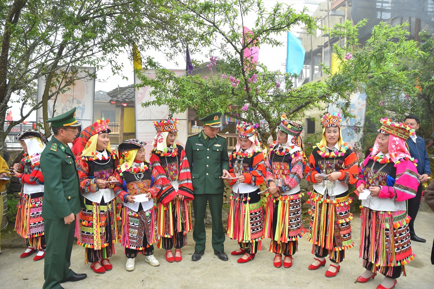 Đây là địa bàn sinh sống lâu đời của đồng bào dân tộc Lô Lô – một trong 5 dân tộc có khó khăn đặc thù trên địa bàn tỉnh Tuyên Quang.