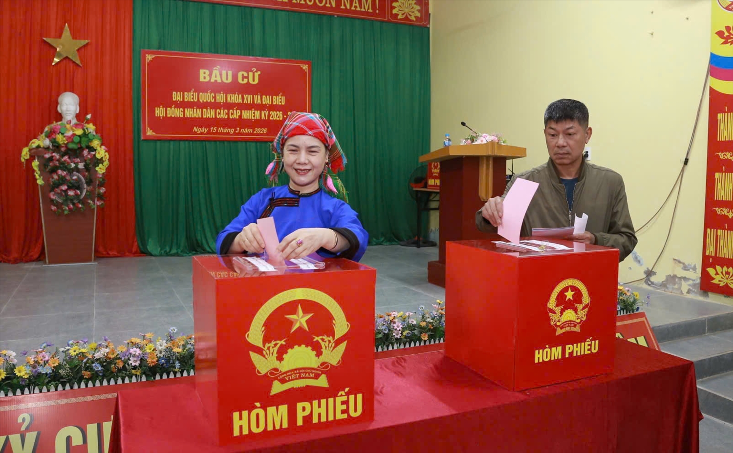 Đồng bào các dân tộc gửi gắm niềm tin qua từng lá phiếu