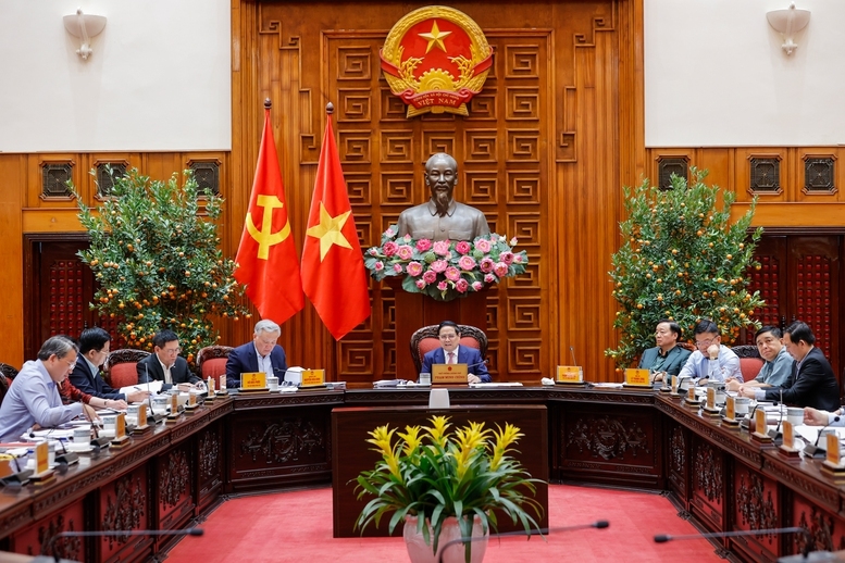 Thủ tướng Phạm Minh Chính chủ trì cuộc họp của Thường trực Chính phủ cho ý kiến về một số nội dung quan trọng để tiếp tục tháo gỡ các khó khăn, vướng mắc, các vấn đề, dự án tồn đọng, kéo dài - Ảnh: VGP/Nhật Bắc