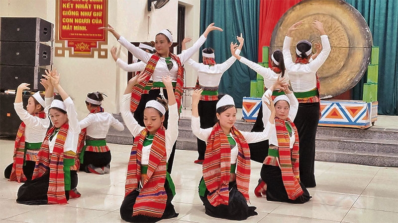 Đời sống kinh tế phát triển, đồng bào Mường ở TP. Hà Nội có điều kiện quan tâm, gìn giữ các giá trị văn hóa truyền thống (Ảnh MH)