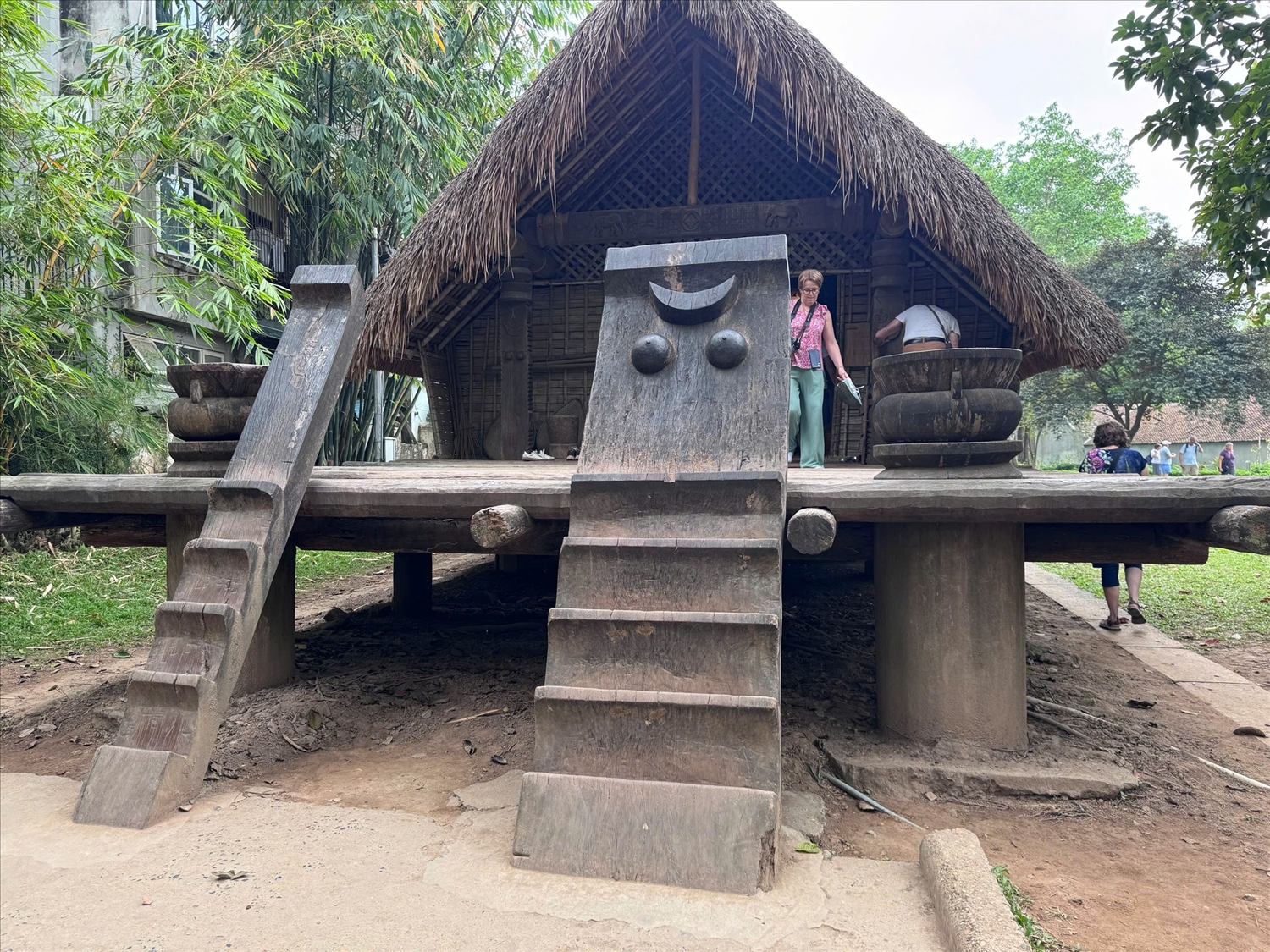 Chiếc cầu thang độc đáo của ngôi nhà dài