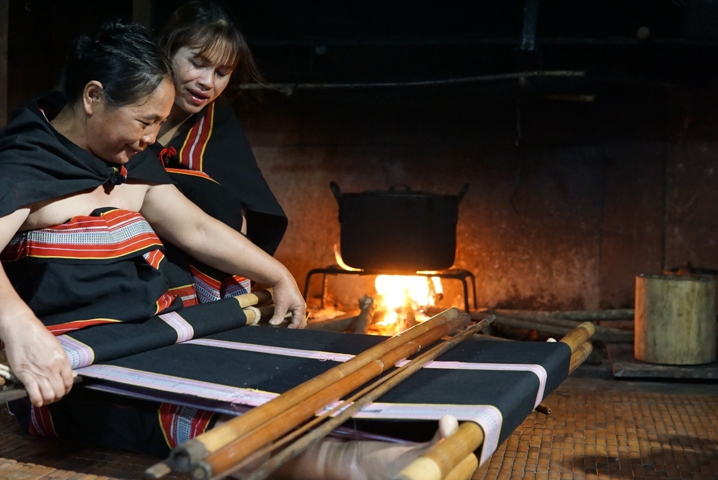 Nghề dệt thổ cẩm truyền thống của người Gié Triêng được lưu giữ và trao truyền qua nhiều thế hệ 