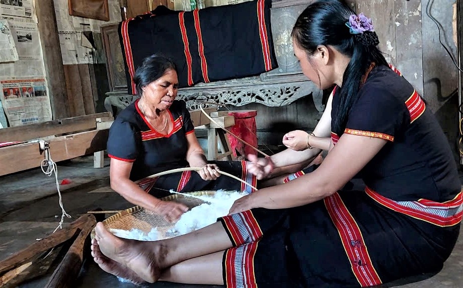 Bật bông, đây là công đoạn làm cho bông tơi xốp