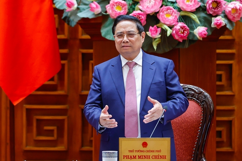 Thủ tướng nhấn mạnh yêu cầu dứt khoát không để thiếu xăng dầu trong bất cứ trường hợp nào - Ảnh: VGP/Nhật Bắc