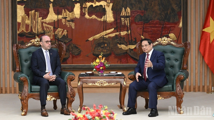 Thủ tướng Chính phủ Phạm Minh Chính tiếp Đại sứ Nhà nước Qatar tại Việt Nam Khalid Ali Abdullah Abel. (Ảnh: TRẦN HẢI)