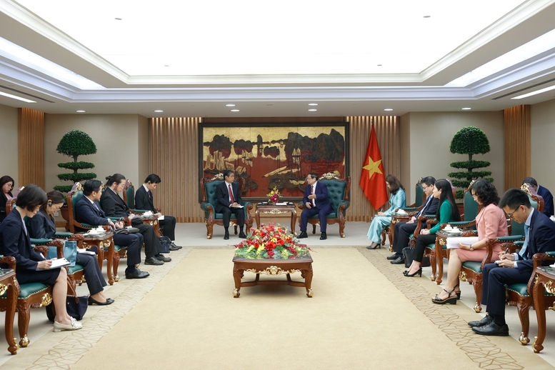 Đại sứ Ito Naoki khẳng định sẽ báo cáo với Chính phủ Nhật Bản và các cơ quan liên quan của Nhật Bản về các đề xuất của Thủ tướng Chính phủ liên quan hỗ trợ Việt Nam đảm bảo an ninh năng lượng - Ảnh: VGP/Nhật Bắc