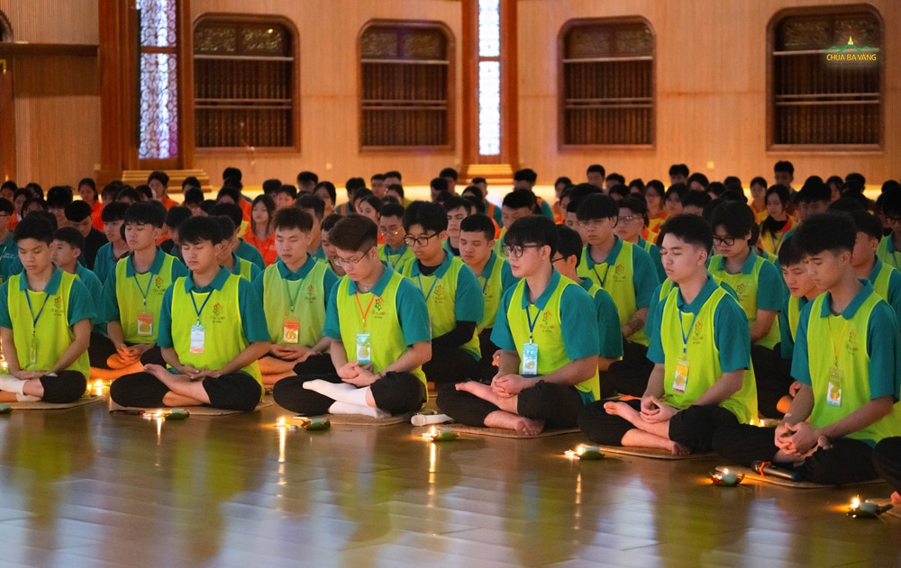 Người trẻ tìm về chùa tu tập phật pháp