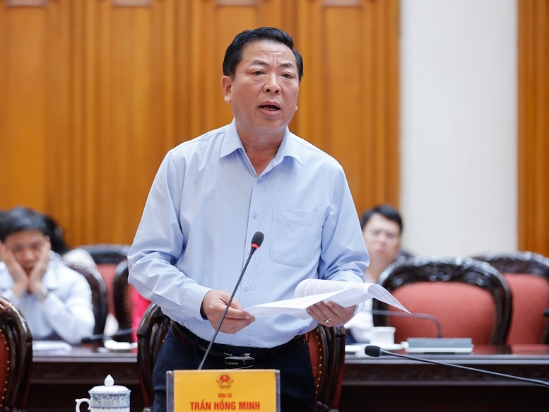Bộ trưởng Bộ Xây dựng Trần Hồng Minh báo cáo tại cuộc họp - Ảnh: VGP/Nhật Bắc