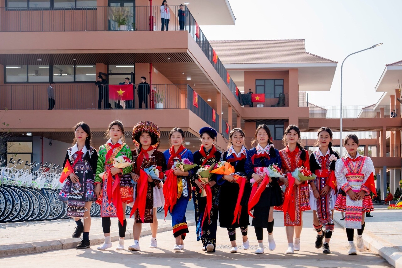 Học sinh Trường Phổ thông nội trú liên cấp - Tiểu học và THCS Si Pa Phìn, tỉnh Điện Biên trong ngày khánh thành trường 31/1/2026.
