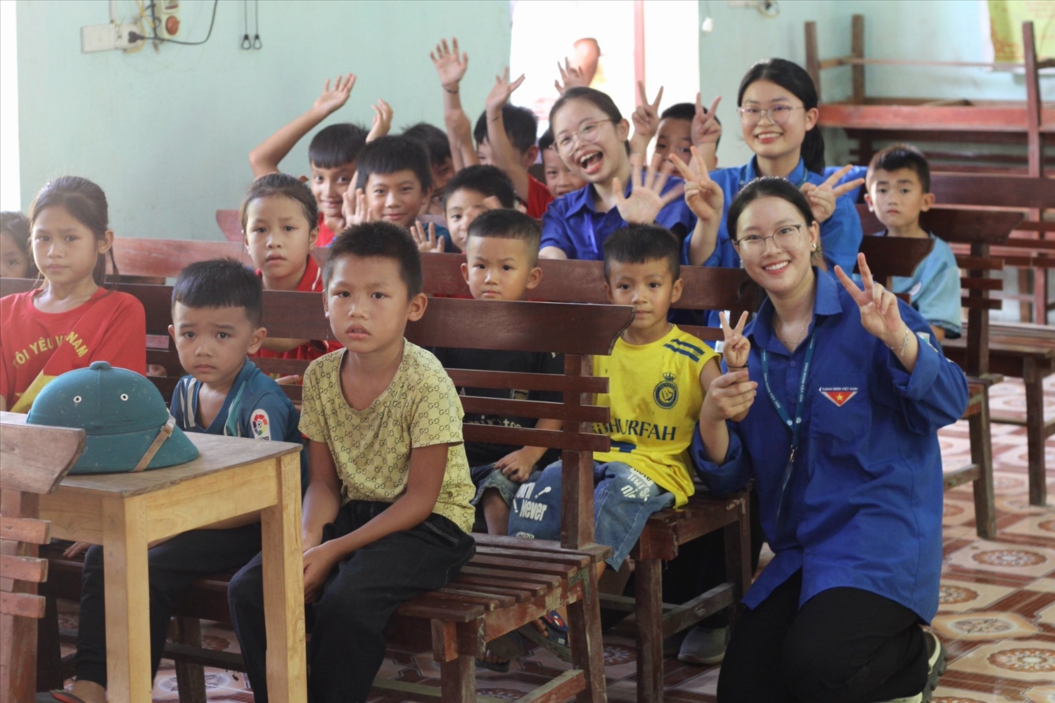 Mạc Lương Hà Anh tích cực tham gia các hoạt động hướng tới vùng DTTS do Đoàn Thanh niên Học viện Ngoại giao tổ chức