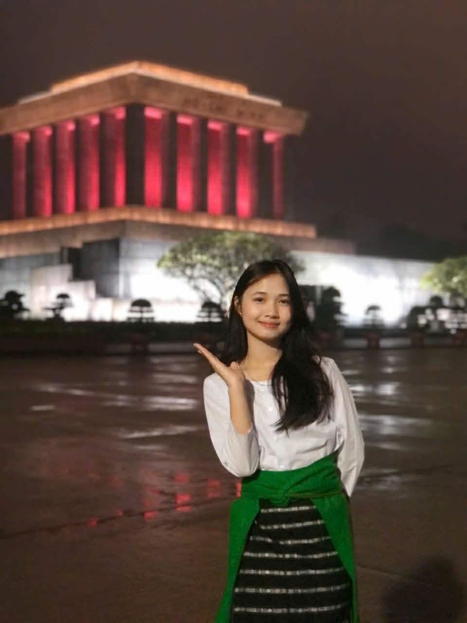 Em Trương Ngọc Ánh, dân tộc Thổ, học sinh Trường PTTH Dân tộc Nội trú Nghệ An