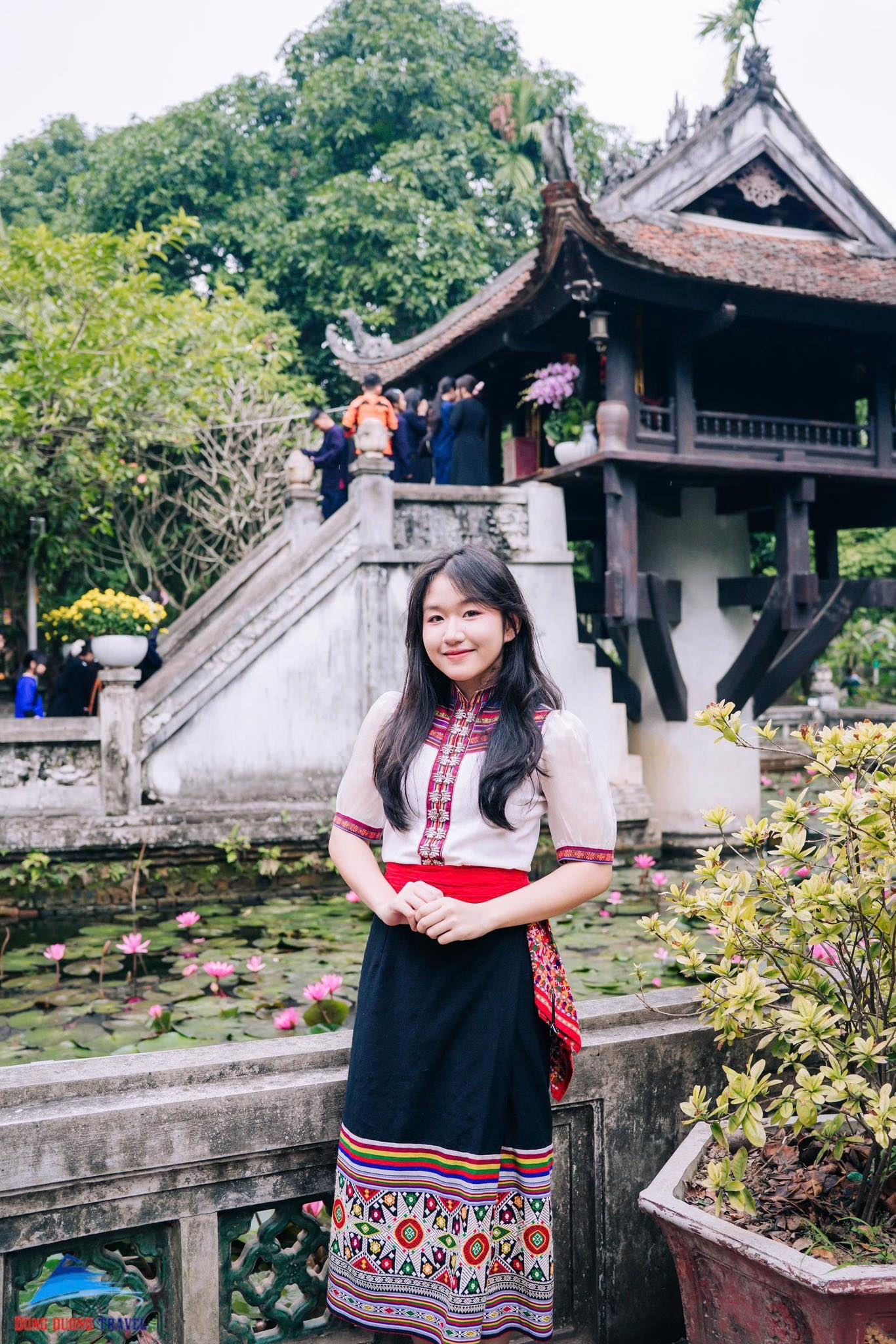 Em Nguyễn Hà Phương Oanh, dân tộc Thái, học sinh Trường PTTH Dân tộc Nội trú Nghệ An