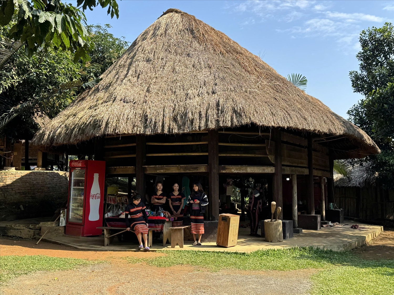 Những người Tà Ôi sống tại Làng Văn hoá - Du lịch các dân tộc Việt Nam