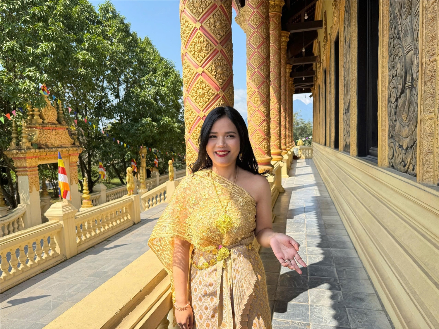 Chị Nguyễn Thị Hồng Ngọc, du khách tại Làng Văn hóa