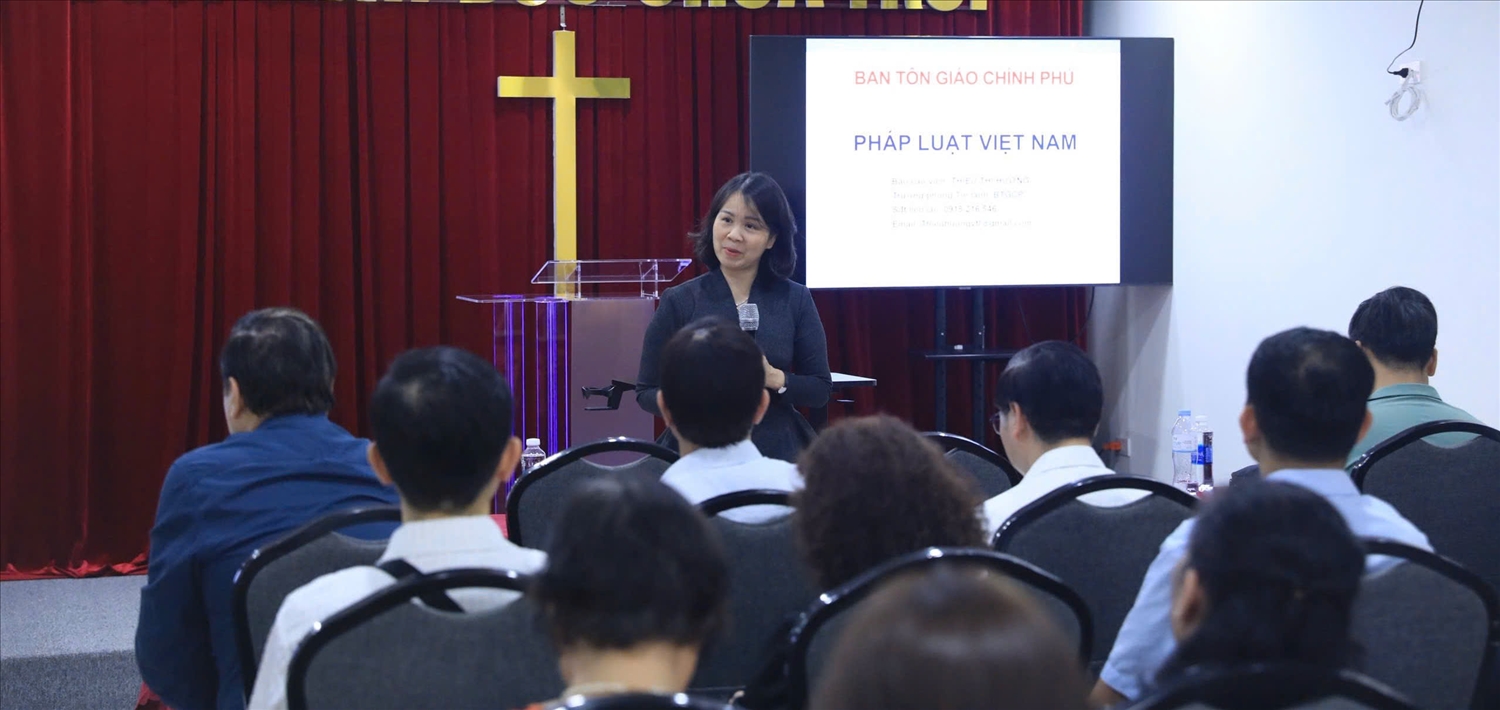 Đại diện Ban Tôn giáo Chính (Bộ Dân tộc và Tôn giáo) phủ tuyên truyền về pháp luật về lĩnh vực tín ngưỡng, tôn giáo và pháp luật về bầu cử 