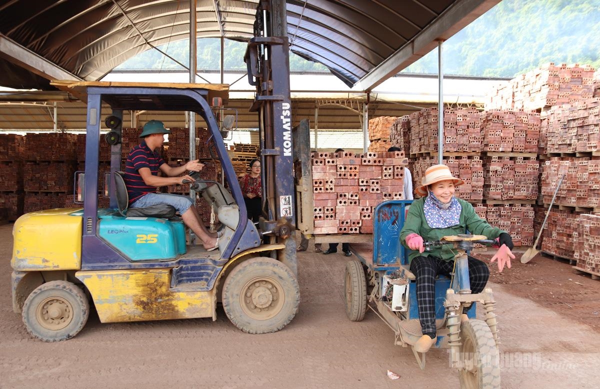 Khi giá nhiên liệu tăng, không chỉ thực phẩm mà nhiều nhóm hàng hóa khác cũng có thể chịu ảnh hưởng (Ảnh TL).