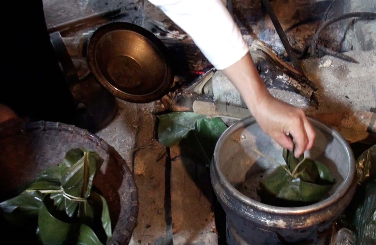 Khâu chuẩn bị cho món cá ốt đồ (ảnh st)