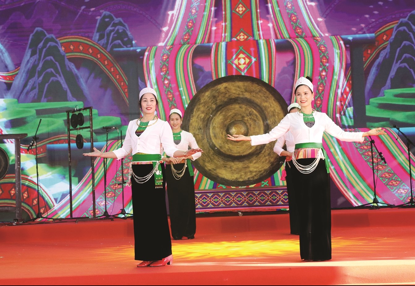 Trang phục của người Mường ở Phú Thọ