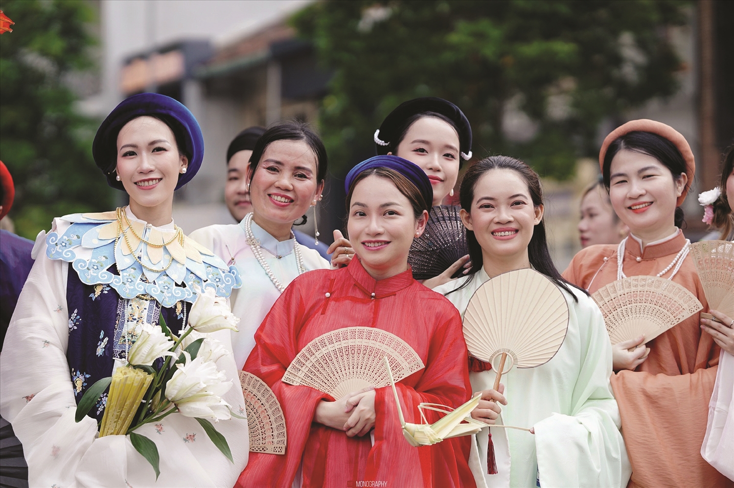 Những trang phục cổ của người Việt trước đây chỉ có trên sách báo, phim ảnh, nay đã xuất hiện gần hơn với cuộc sống