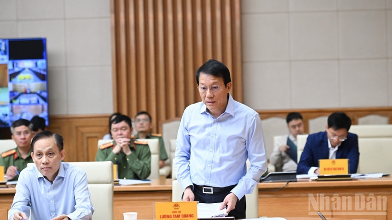 Bộ trưởng Công an Lương Tam Quang phát biểu ý kiến tại phiên họp. (Ảnh: Trần Hải) 