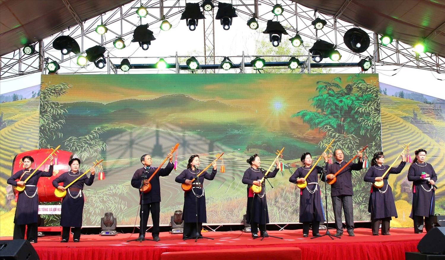 Đàn tính, hát then đậm nét văn hóa dân gian Việt Bắc