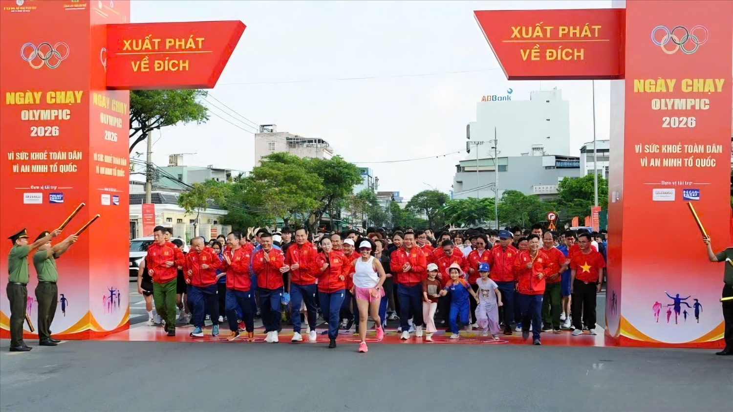 Hàng nghìn người tham gia Ngày chạy Olympic - Vì sức khỏe toàn dân - Vì an ninh Tổ quốc năm 2026.Ảnh: ITN