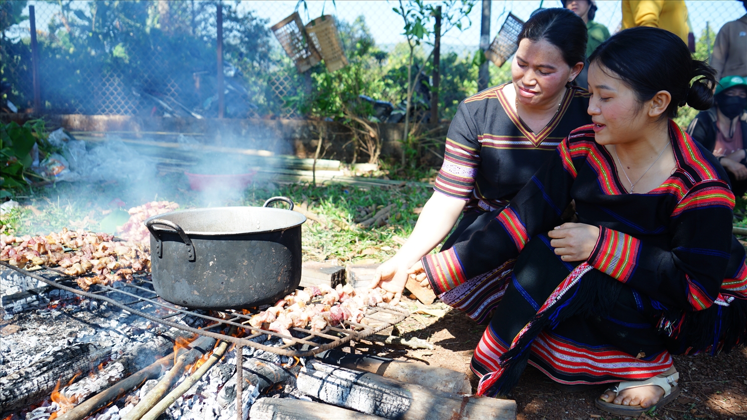(ps ảnh) Nhà rông “đặc biệt” ở làng Kép 1 8