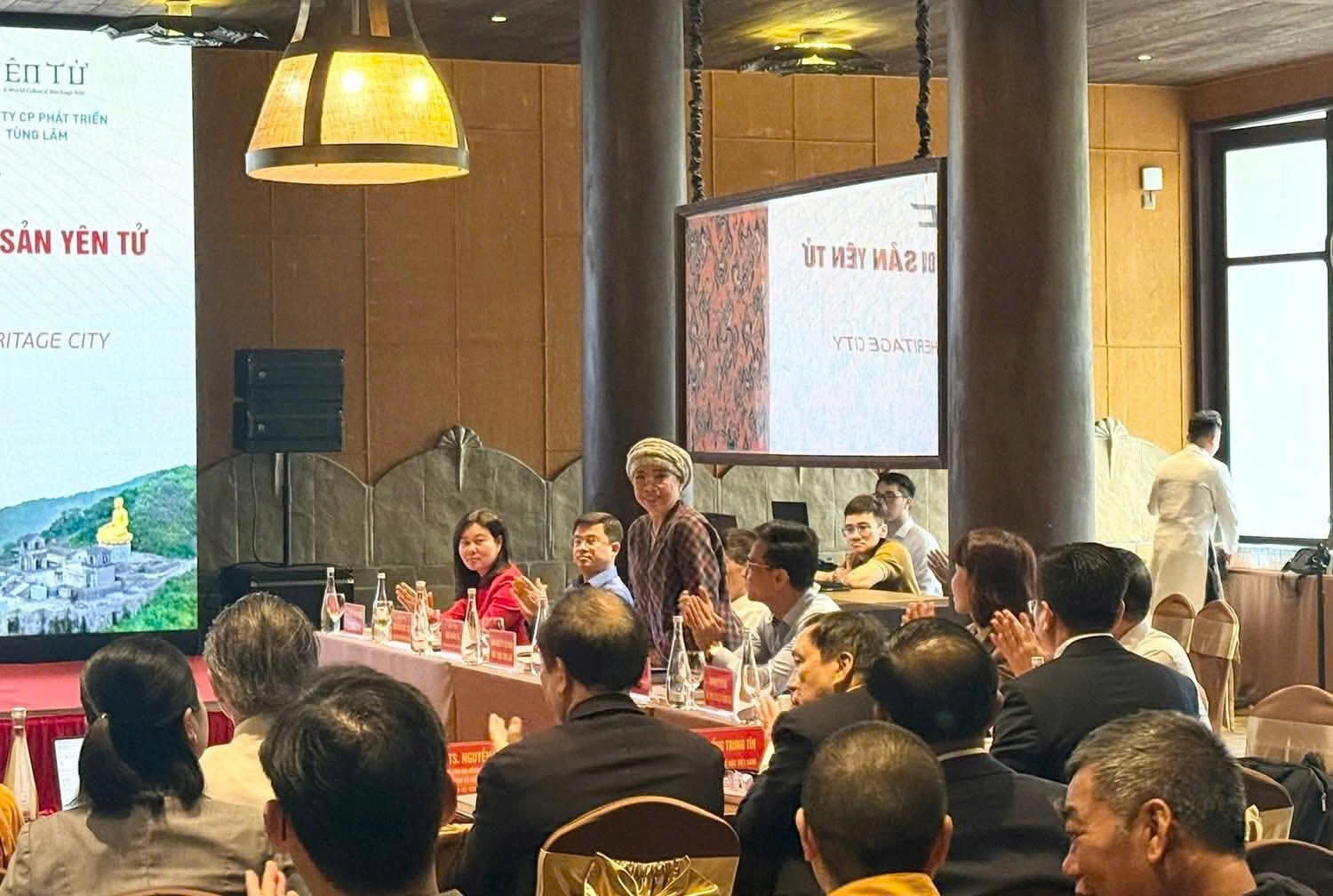 Các đại biểu trao đổi ý kiến