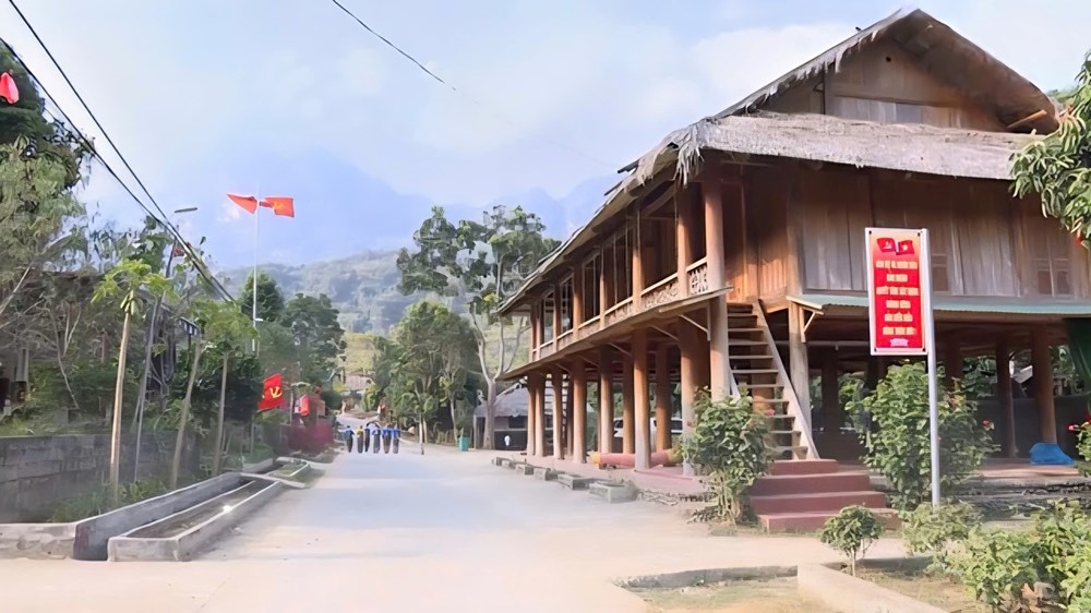 Những nếp nhà sàn truyền thống ở bản vùng cao trở thành điểm nhấn đặc trưng, góp phần tạo nên sức hấp dẫn cho du lịch cộng đồng vùng cao xứ Thanh.