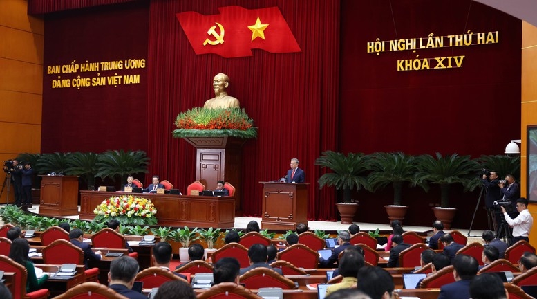 Tổng Bí thư Tô Lâm nhấn mạnh, những vấn đề được bàn và quyết nghị tại Hội nghị Trung ương 2 chính là những ""hành lang pháp lý", những "quy tắc vận hành", những "nguyên tắc kỷ luật", những "chuẩn mực hành động" để đưa Nghị quyết của Đảng vào cuộc sống - Ảnh: VGP/Đức Tuân