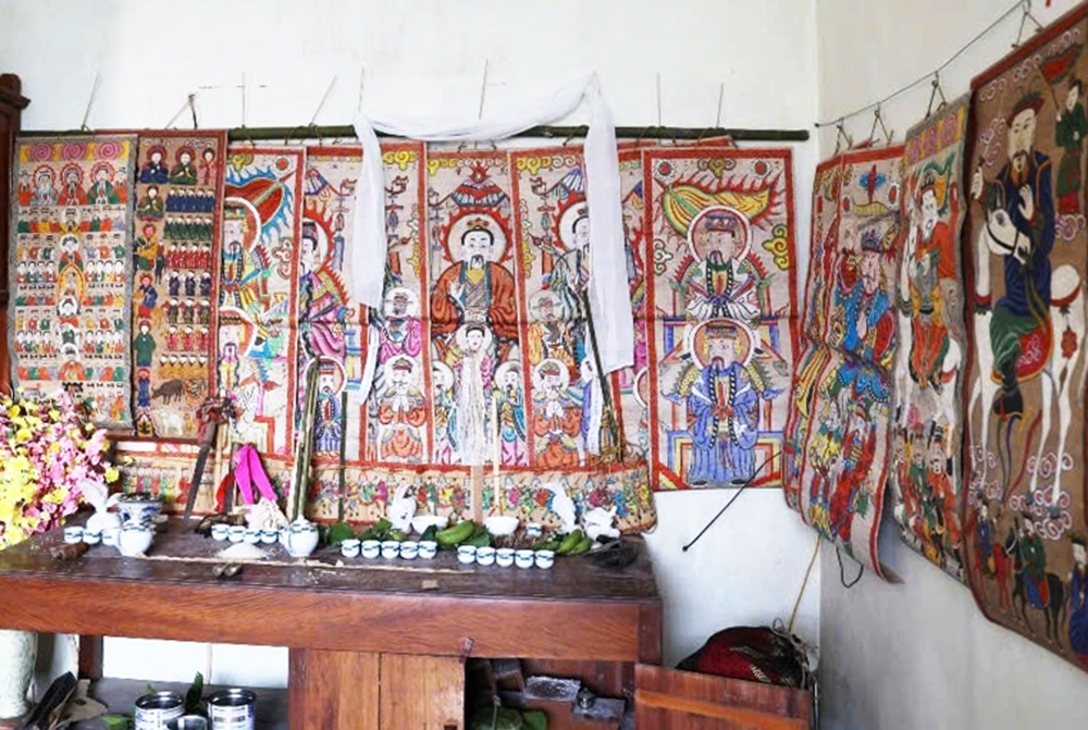 Những nhân vật trong tranh được sắp xếp theo trật tự quyền năng