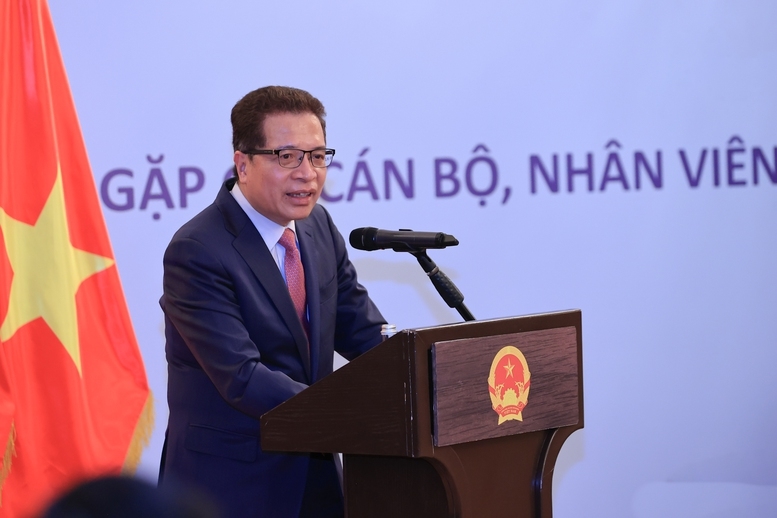 Đại sứ Việt Nam tại Nga Đặng Minh Khôi báo cáo - Ảnh: VGP/Nhật Bắc