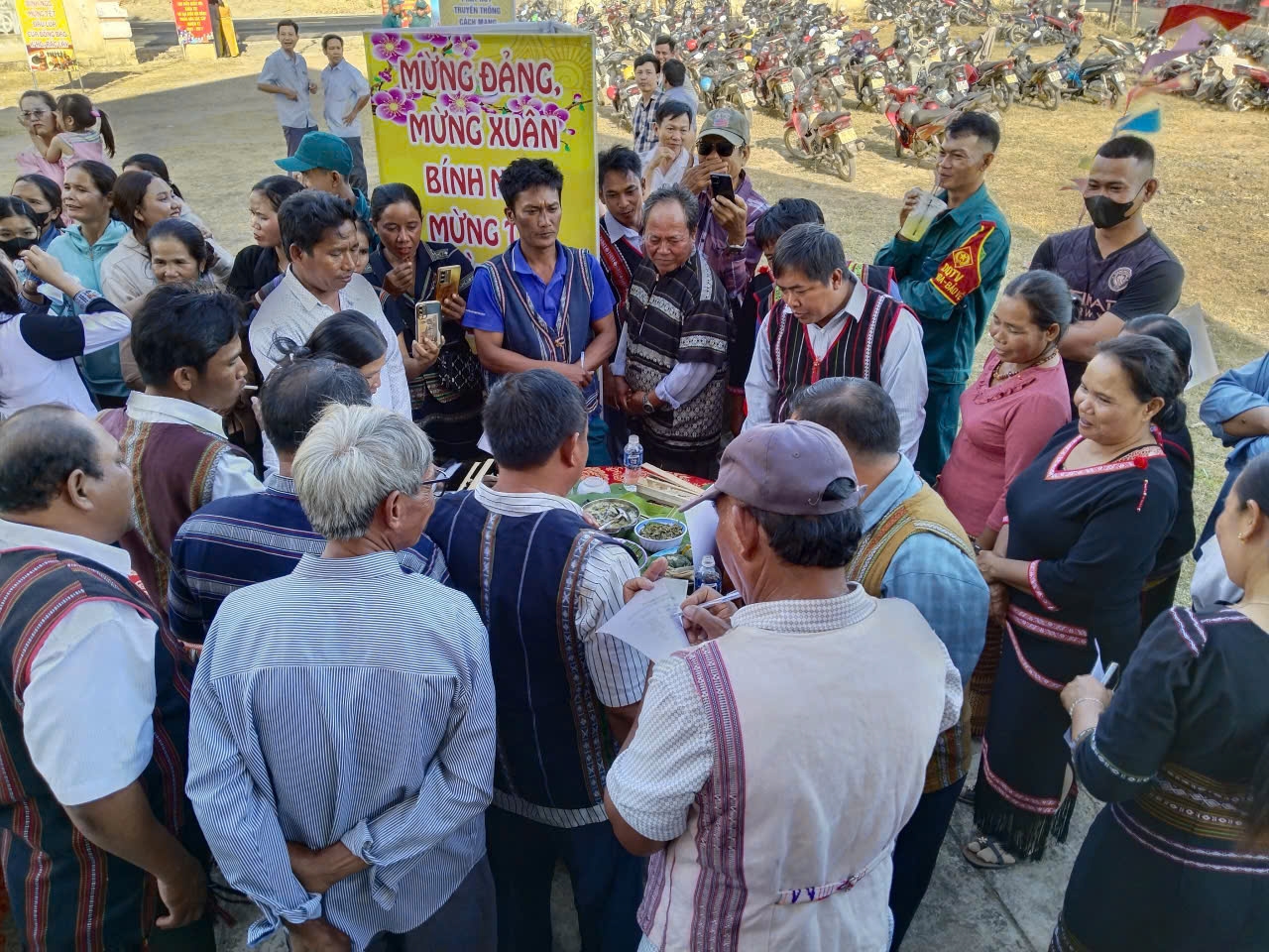 Hội đồng thẩm định chấm phần thi Văn hóa ẩm thực.