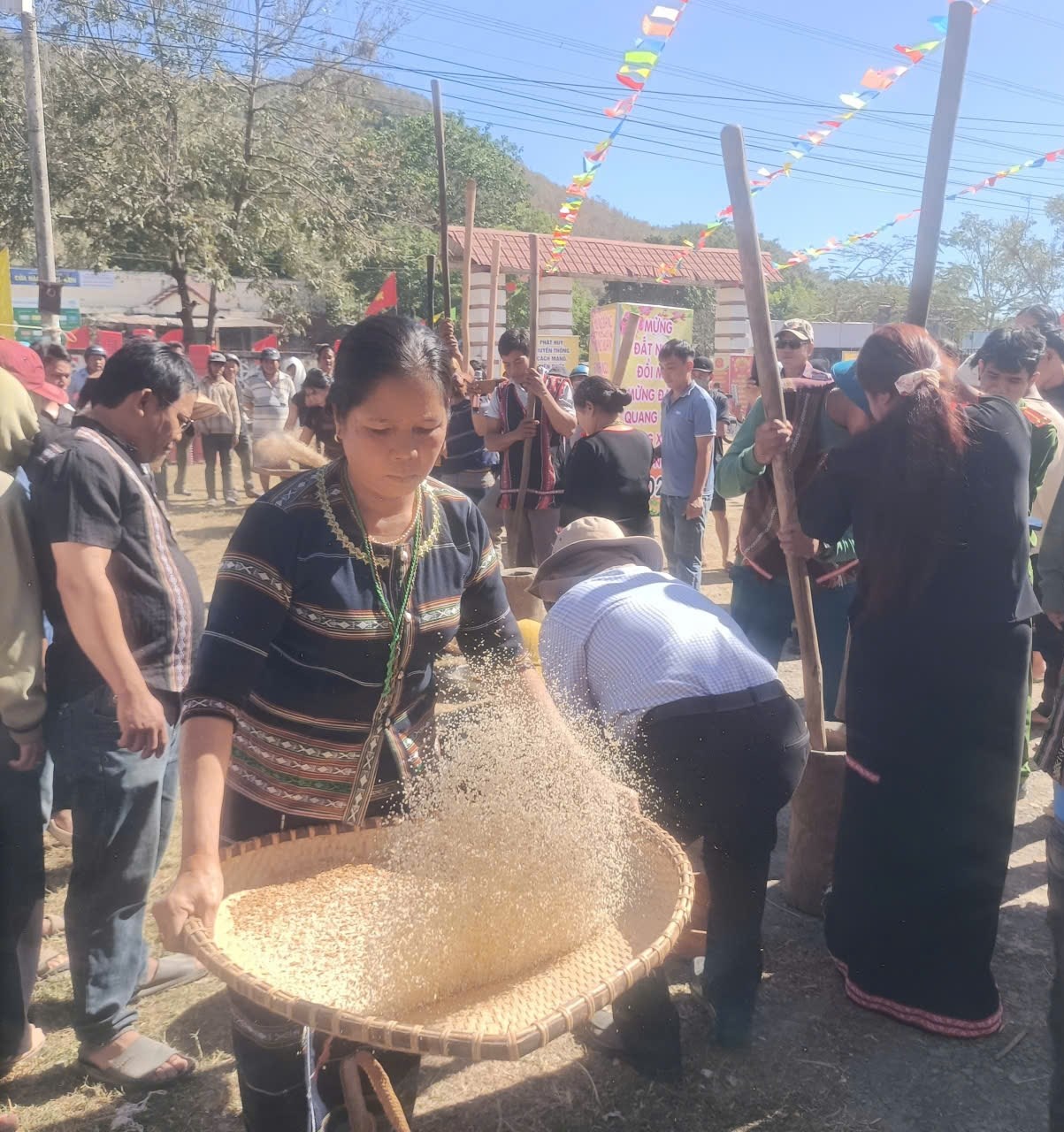 Hội thi giã gạo tại Tết Đầu lúa xã Phan Sơn năm 2026