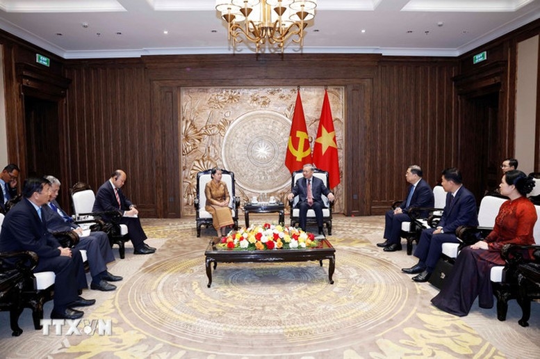 Tổng Bí thư Tô Lâm và Phó Chủ tịch CPP, Chủ tịch Hội đồng Quốc gia Mặt trận Đoàn kết Phát triển Tổ quốc Campuchia Men Sam An bày tỏ tin tưởng rằng quan hệ hợp tác giữa hai Đảng, hai nước tiếp tục được củng cố, phát triển hiệu quả - Ảnh: TTXVN