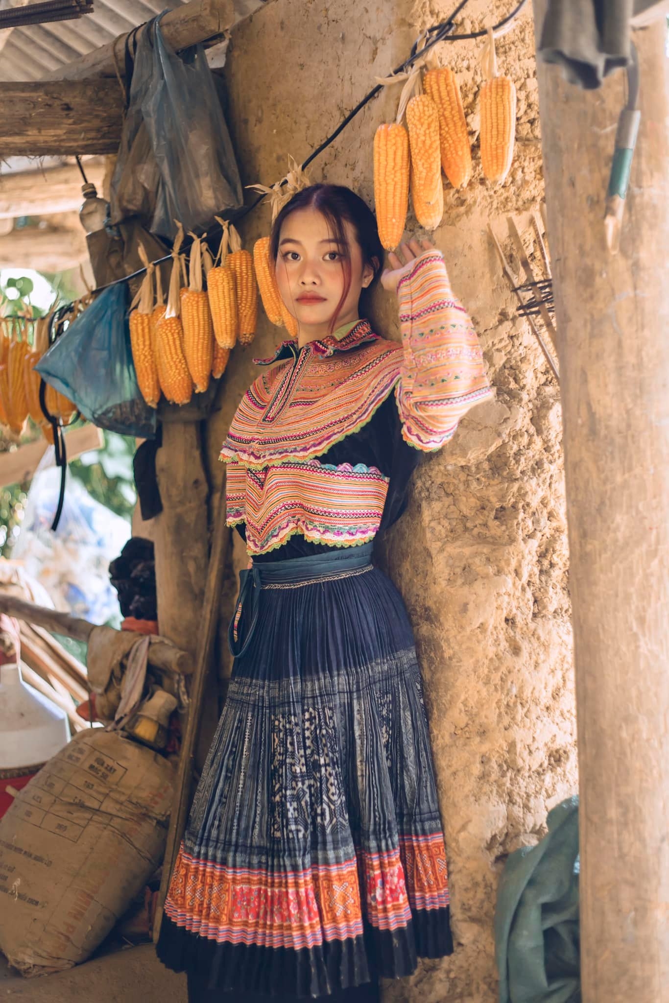 Tốt nghiệp THPT với số điểm 29,25 điểm và tốt nghiệp loại Giỏi trường Đại học Khoa học Xã hội và Nhân văn, Giàng Thị Gấm quyết định trở về quê hương để lập nghiệp với thời trang