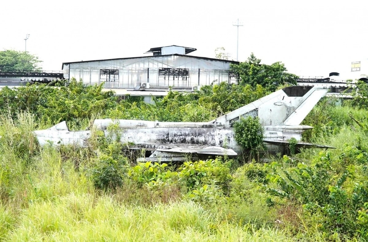 Chiếc máy bay MiG-21 tại phường An Xuyên, tỉnh Cà Mau.