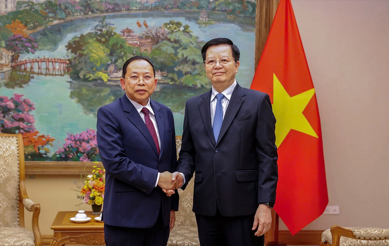 Phó Thủ tướng Mai Văn Chính tiếp Bộ trưởng Bộ Lễ nghi và Tôn giáo Campuchia. Ảnh: Phạm Hải